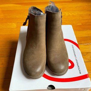 Blondo Women's Liam Waterproof Ankle Boot (Size 6)